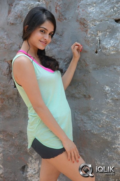 Sheena-Shahabadi-On-The-Sets-Of-Gaddam-Gang